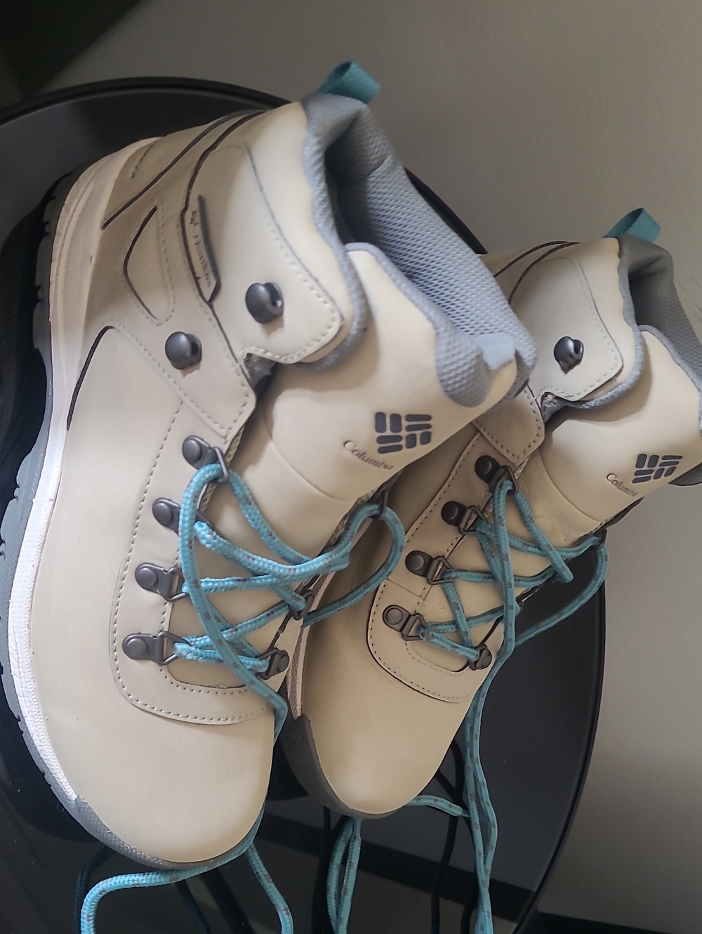 Columbia Cream Hiking Boots with Teal Laces
